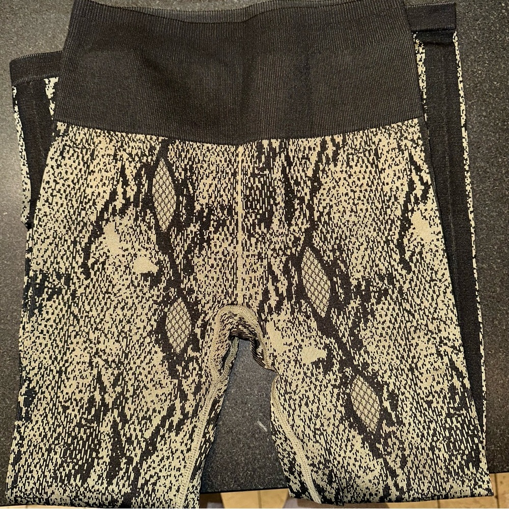 Fabletics Snakeprint Cropped Legging - image 3